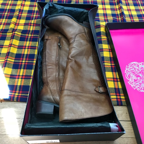 Vince Camuto Bollo Rich Cocoa Two Tone Calf Boots - Picture 8 of 8